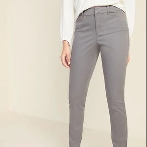 EUC Grey Old Navy Pixie Pants Chinos 🩶🩶
